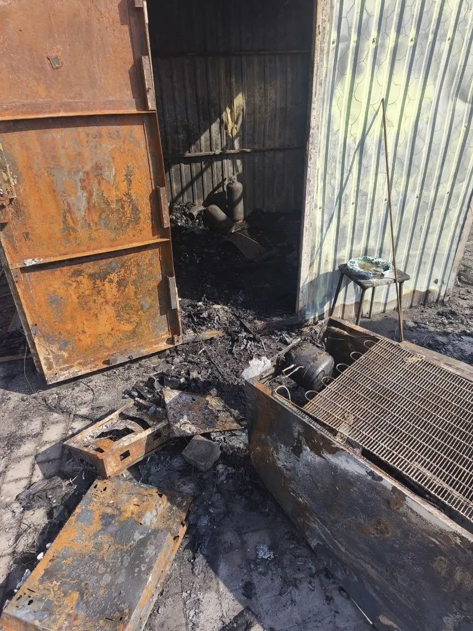 Масштабне засмічення та пожежа на АЗС: екологічні наслідки недільного обстрілу Запоріжжя