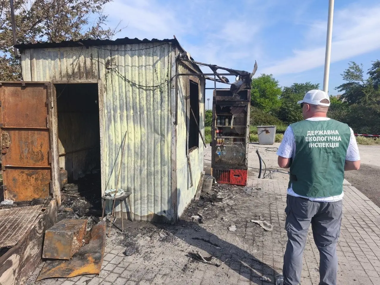 Масштабне засмічення та пожежа на АЗС: екологічні наслідки недільного обстрілу Запоріжжя