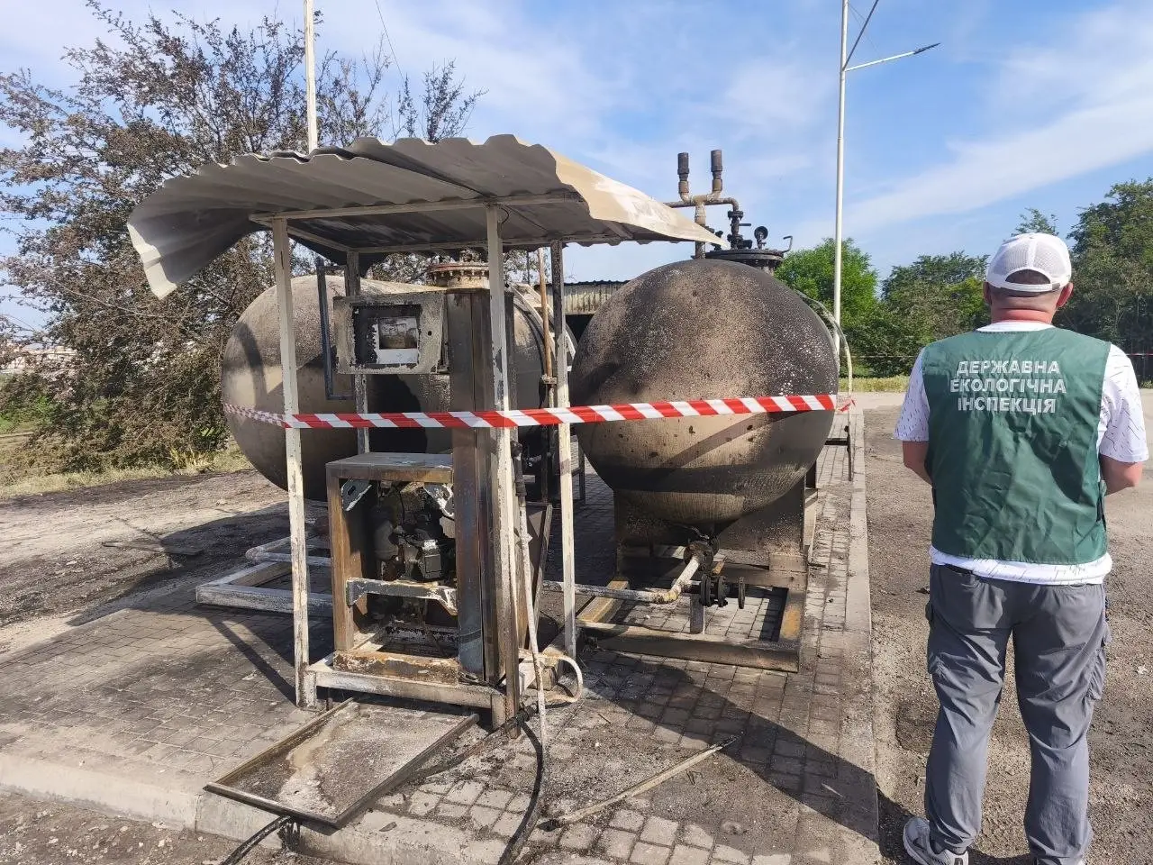 Масштабне засмічення та пожежа на АЗС: екологічні наслідки недільного обстрілу Запоріжжя