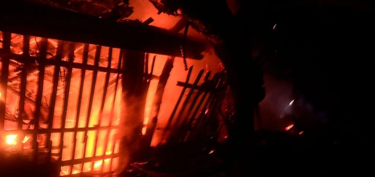 Масовані удари по Запорізькій області спричинили дев’ять пожеж у житловому секторі та призвели до жертв