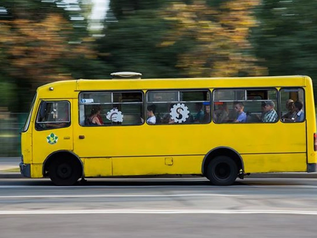 Технологічний щит для прифронтових маршрутів: автобуси на Запоріжжі отримають системи РЕБ